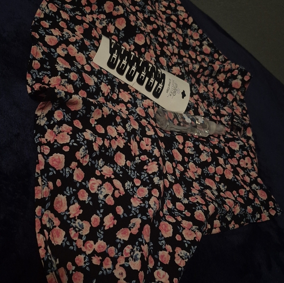 Divided H&M Skirt With Hair Clips And Body Fragrance Spray - Picture 8 of 8